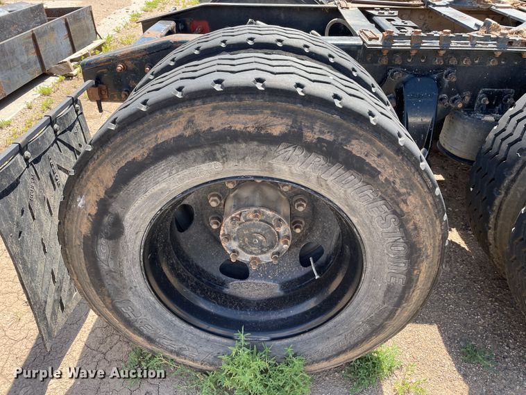 image for item DN5065 2010 Freightliner Cascadia 113  semi truck