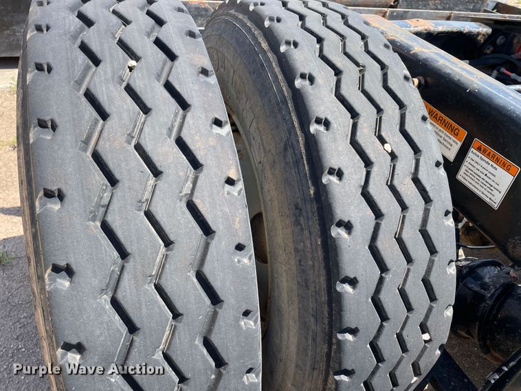 image for item DN5065 2010 Freightliner Cascadia 113  semi truck