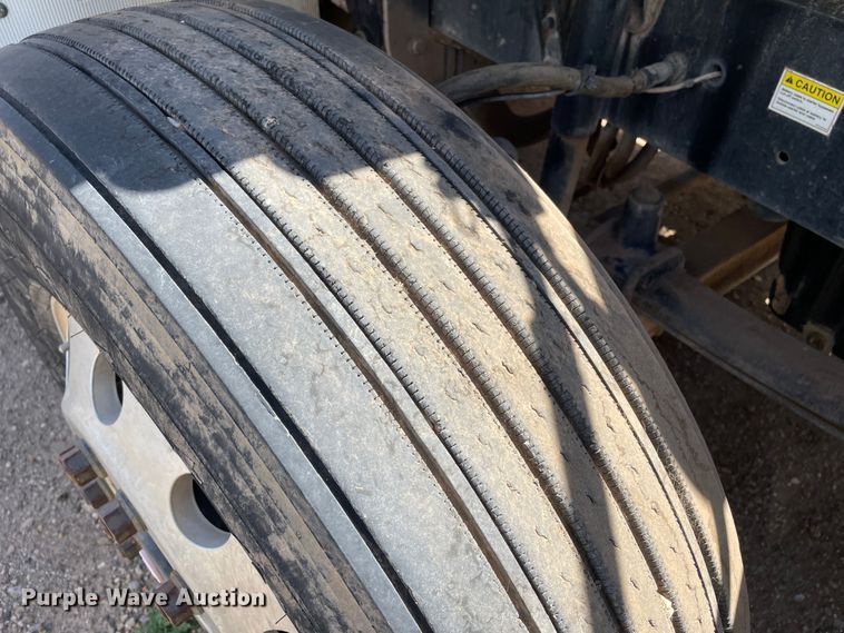 image for item DN5065 2010 Freightliner Cascadia 113  semi truck