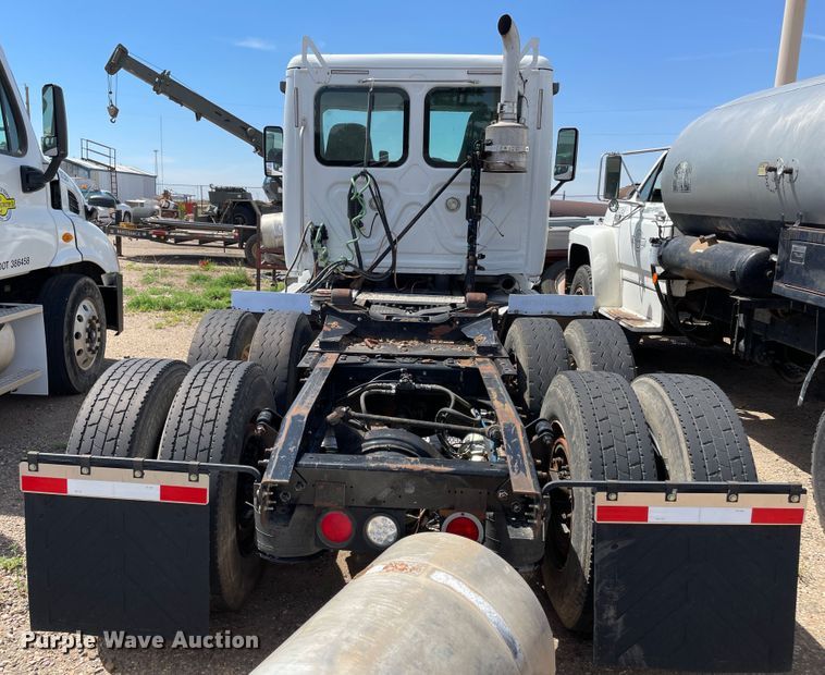 image for item DN5066 2010 Freightliner Cascadia 113  semi truck