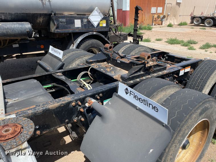 image for item DN5066 2010 Freightliner Cascadia 113  semi truck