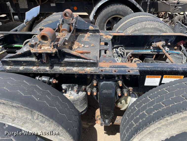 image for item DN5066 2010 Freightliner Cascadia 113  semi truck