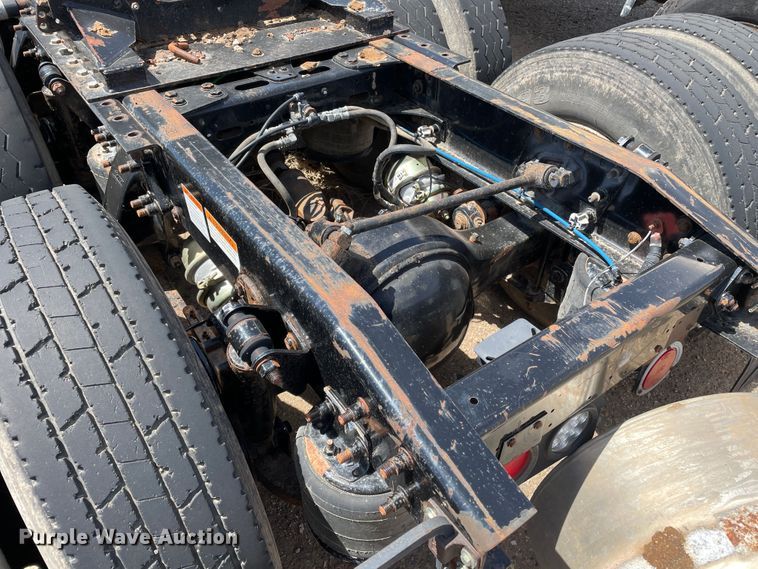 image for item DN5066 2010 Freightliner Cascadia 113  semi truck