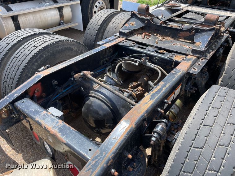 image for item DN5066 2010 Freightliner Cascadia 113  semi truck