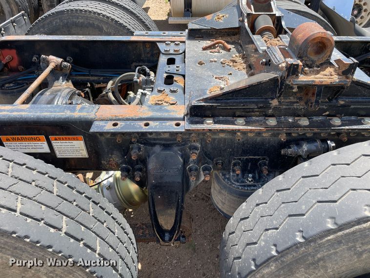 image for item DN5066 2010 Freightliner Cascadia 113  semi truck