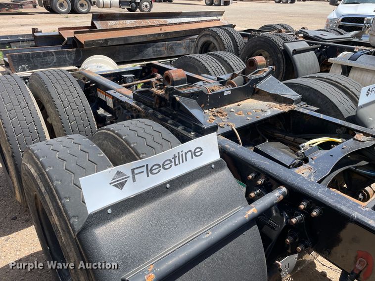 image for item DN5066 2010 Freightliner Cascadia 113  semi truck