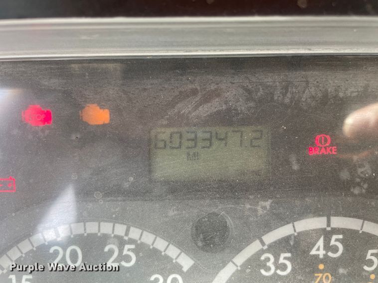 image for item DN5066 2010 Freightliner Cascadia 113  semi truck