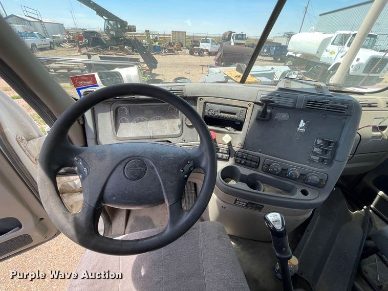 image for item DN5066 2010 Freightliner Cascadia 113  semi truck