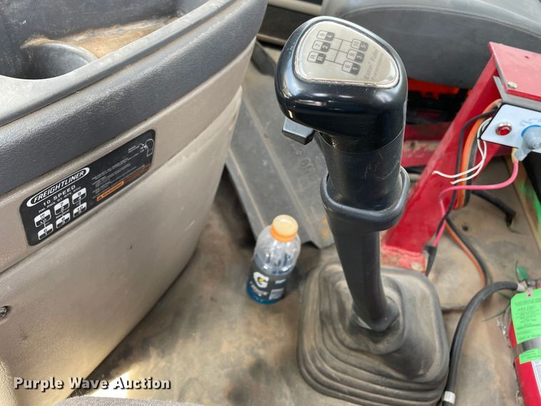 image for item DN5066 2010 Freightliner Cascadia 113  semi truck