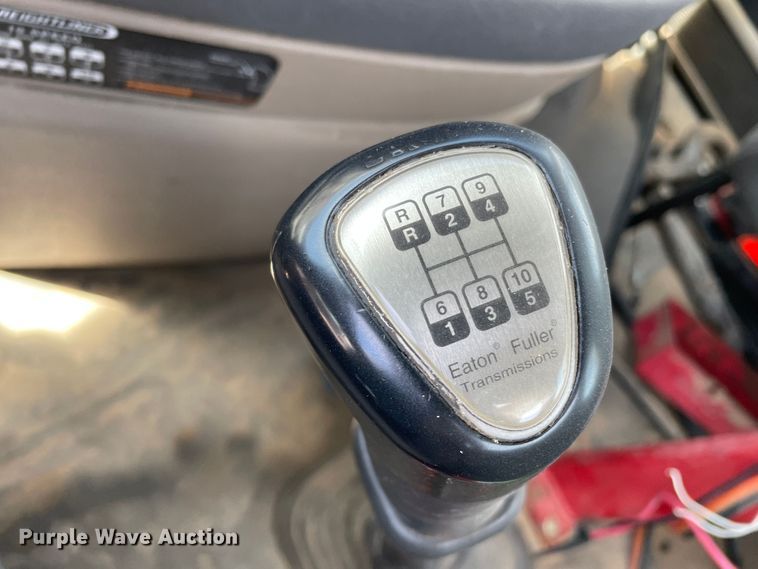 image for item DN5066 2010 Freightliner Cascadia 113  semi truck