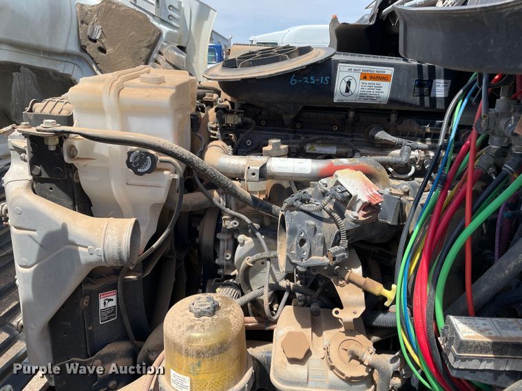 image for item DN5066 2010 Freightliner Cascadia 113  semi truck