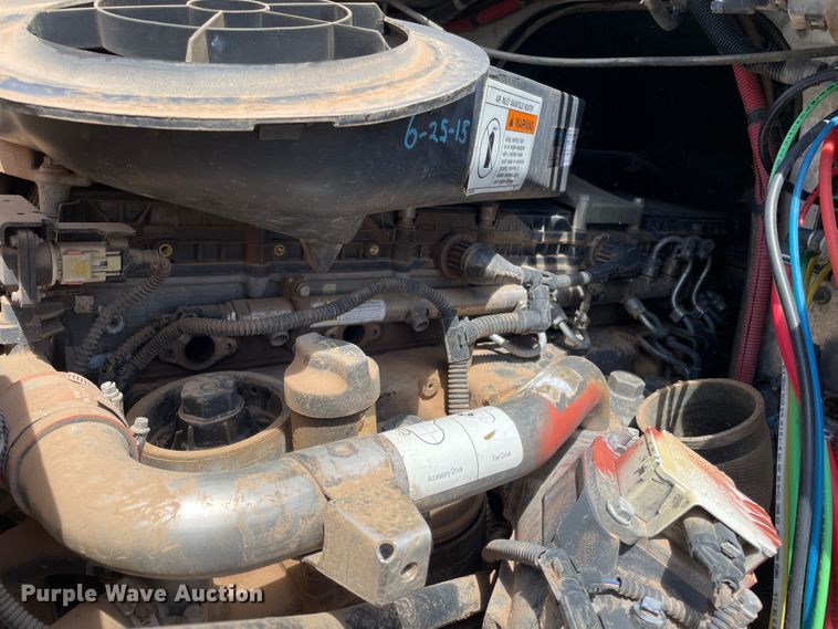 image for item DN5066 2010 Freightliner Cascadia 113  semi truck