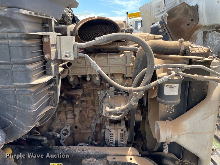 image for item DN5066 2010 Freightliner Cascadia 113  semi truck