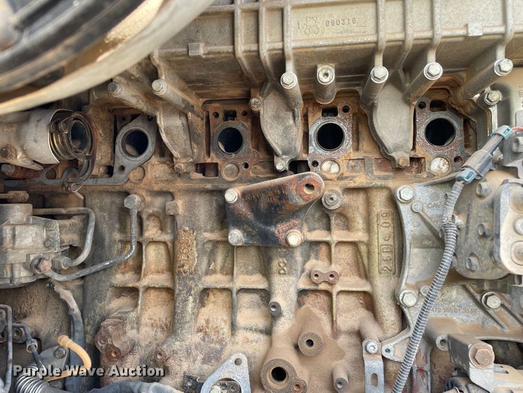 image for item DN5066 2010 Freightliner Cascadia 113  semi truck