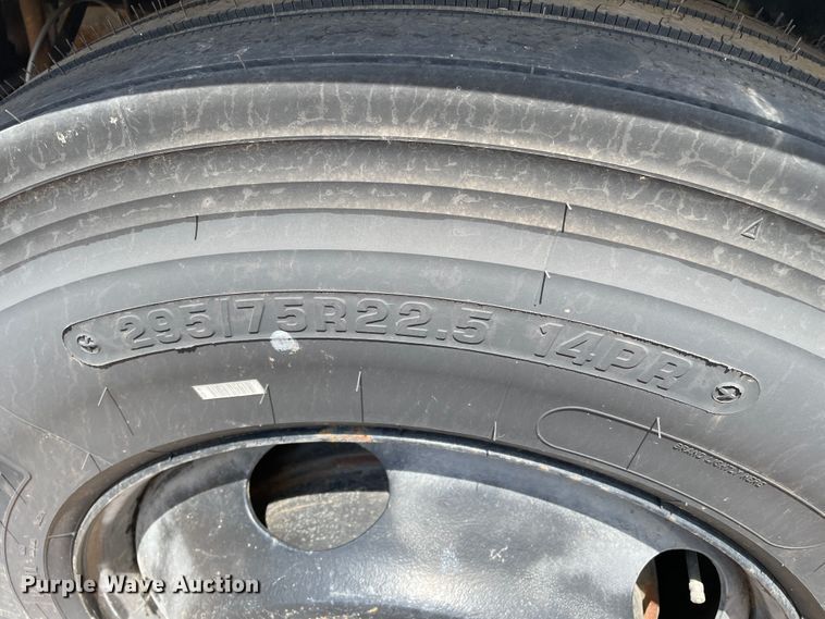 image for item DN5066 2010 Freightliner Cascadia 113  semi truck