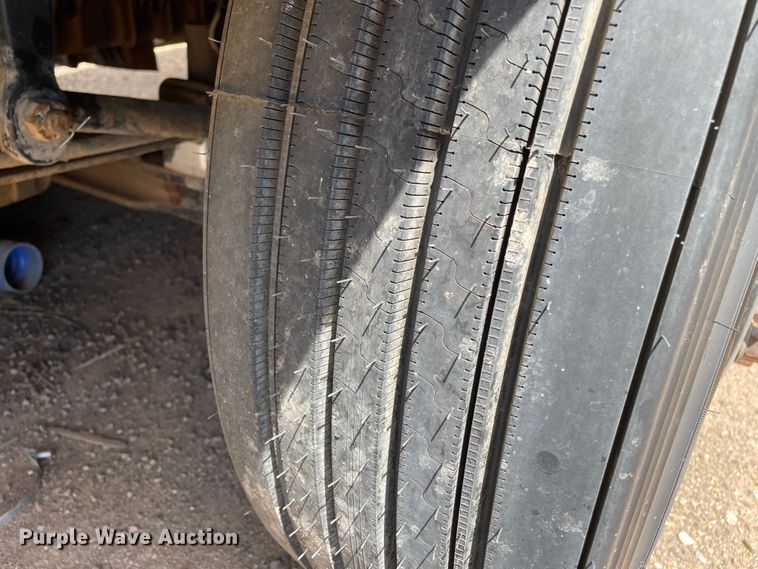 image for item DN5066 2010 Freightliner Cascadia 113  semi truck