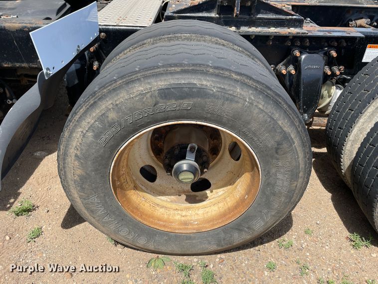 image for item DN5066 2010 Freightliner Cascadia 113  semi truck