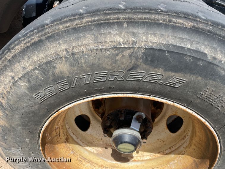 image for item DN5066 2010 Freightliner Cascadia 113  semi truck