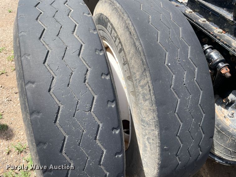 image for item DN5066 2010 Freightliner Cascadia 113  semi truck