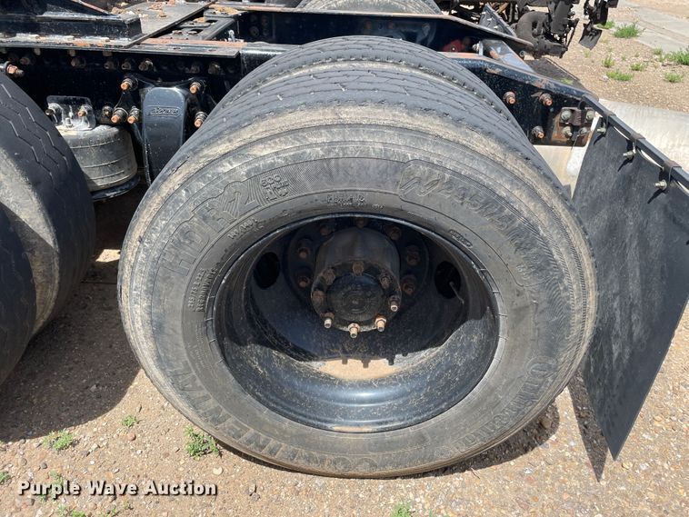 image for item DN5066 2010 Freightliner Cascadia 113  semi truck