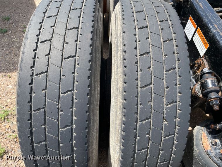 image for item DN5066 2010 Freightliner Cascadia 113  semi truck