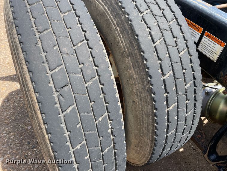 image for item DN5066 2010 Freightliner Cascadia 113  semi truck