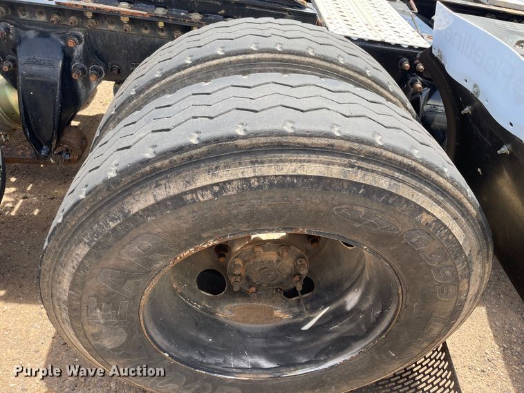 image for item DN5066 2010 Freightliner Cascadia 113  semi truck