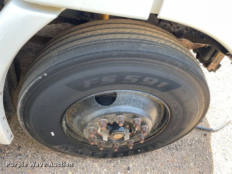 image for item DN5066 2010 Freightliner Cascadia 113  semi truck