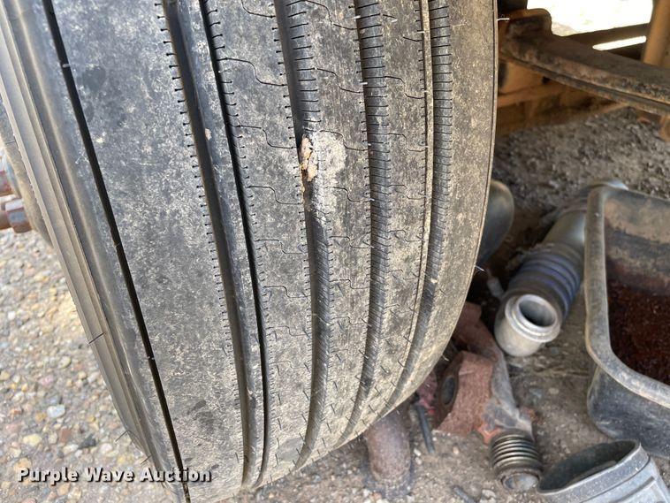 image for item DN5066 2010 Freightliner Cascadia 113  semi truck