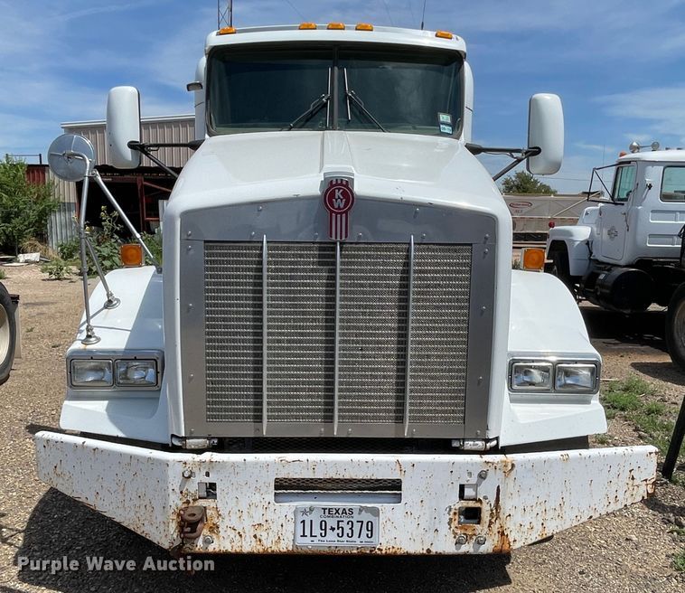 image for item DN5067 2005 Kenworth T800  semi truck