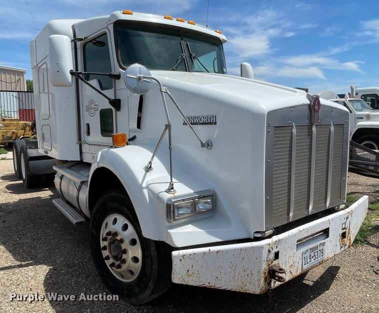 image for item DN5067 2005 Kenworth T800  semi truck