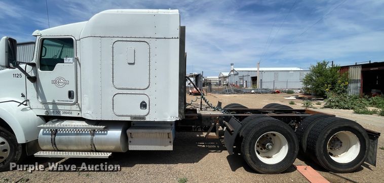 image for item DN5067 2005 Kenworth T800  semi truck