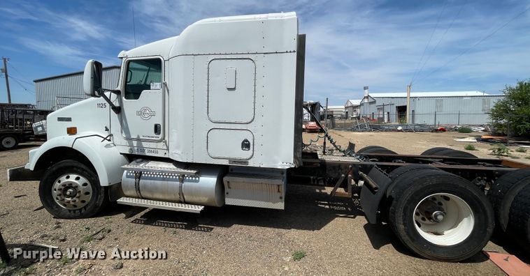 image for item DN5067 2005 Kenworth T800  semi truck