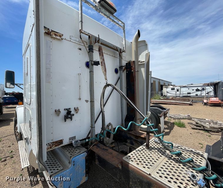 image for item DN5067 2005 Kenworth T800  semi truck