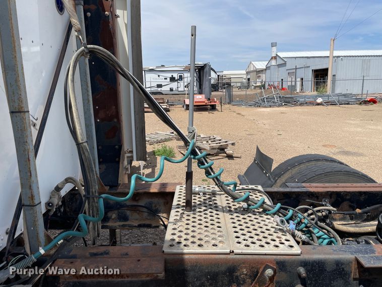 image for item DN5067 2005 Kenworth T800  semi truck