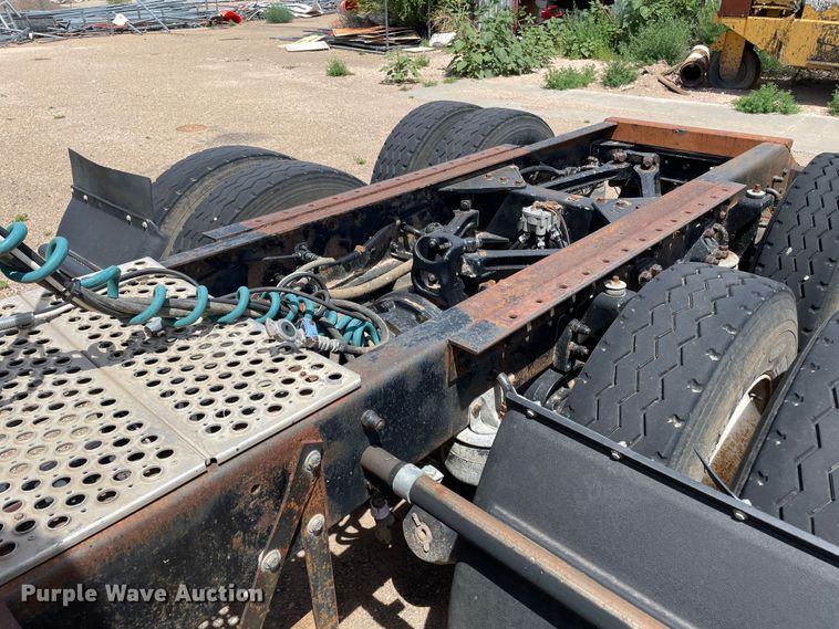 image for item DN5067 2005 Kenworth T800  semi truck