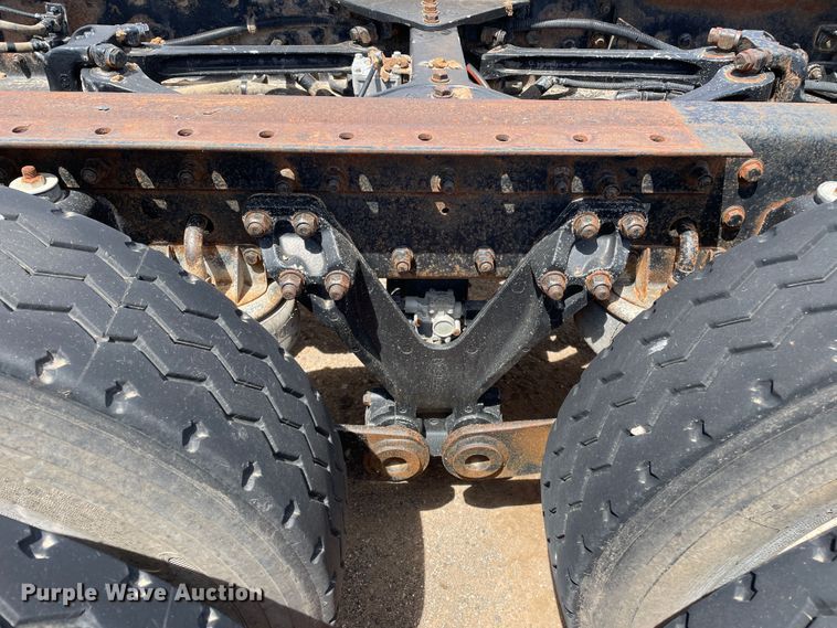 image for item DN5067 2005 Kenworth T800  semi truck