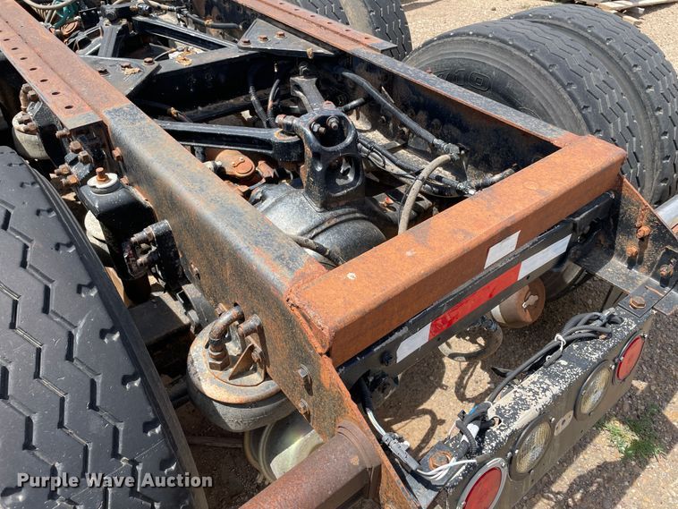 image for item DN5067 2005 Kenworth T800  semi truck