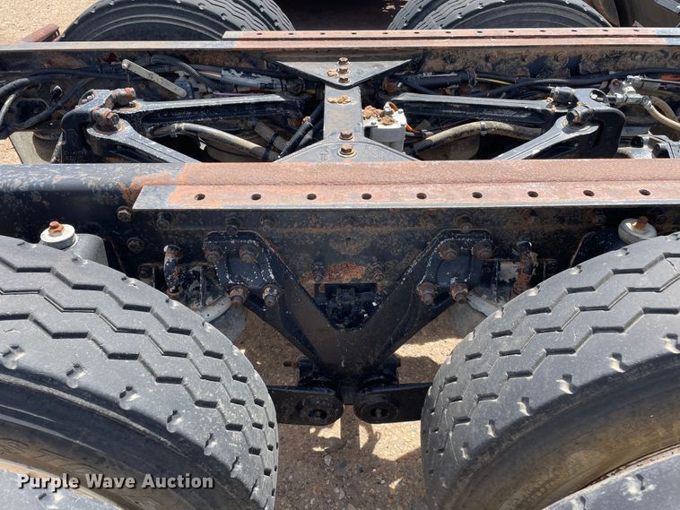 image for item DN5067 2005 Kenworth T800  semi truck