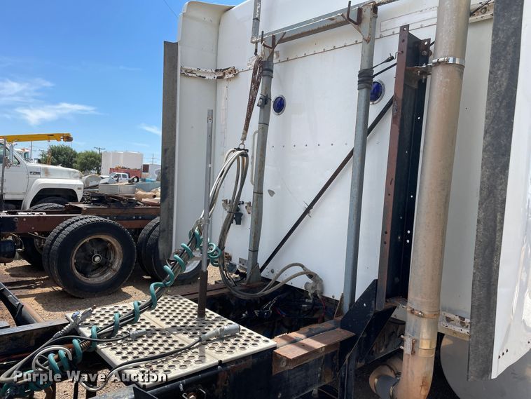 image for item DN5067 2005 Kenworth T800  semi truck