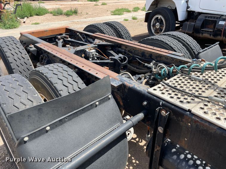 image for item DN5067 2005 Kenworth T800  semi truck