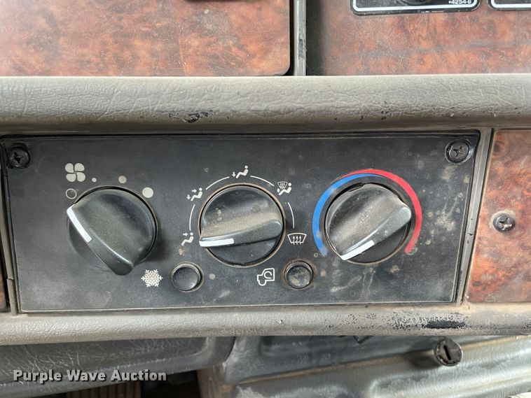 image for item DN5067 2005 Kenworth T800  semi truck