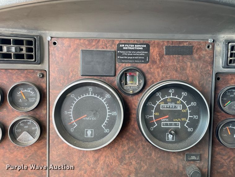 image for item DN5067 2005 Kenworth T800  semi truck