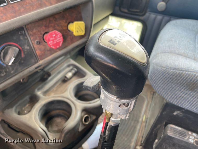 image for item DN5067 2005 Kenworth T800  semi truck