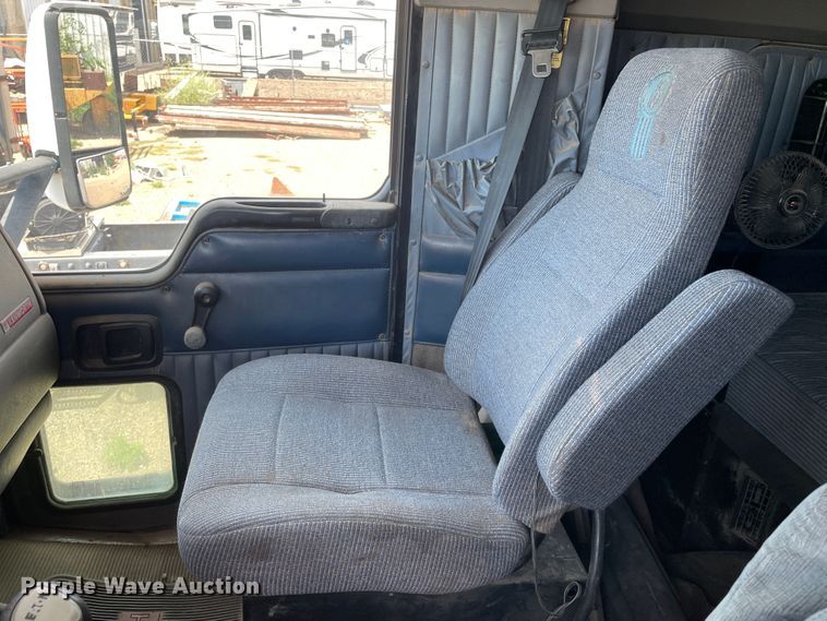 image for item DN5067 2005 Kenworth T800  semi truck