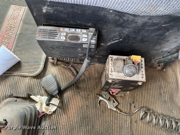 image for item DN5067 2005 Kenworth T800  semi truck