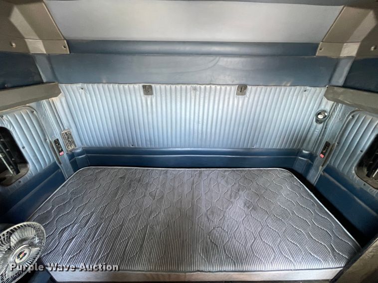 image for item DN5067 2005 Kenworth T800  semi truck