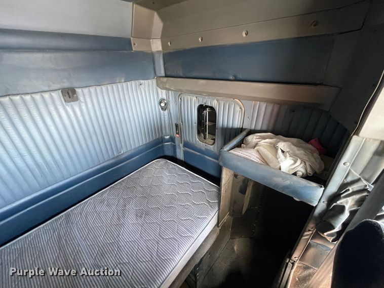 image for item DN5067 2005 Kenworth T800  semi truck