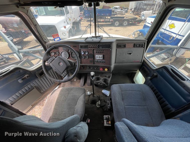 image for item DN5067 2005 Kenworth T800  semi truck