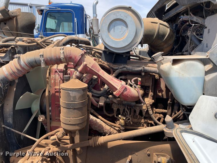 image for item DN5067 2005 Kenworth T800  semi truck